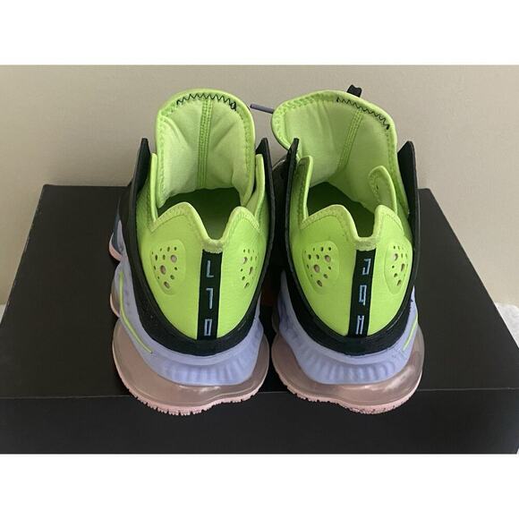 Nike Men’s LeBron 19 Low Basketball Shoes Ghost Green Size 8.5 - Picture 4 of 5